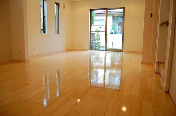 町田市南成瀬にてフロアコーティングの施工を施工しました。