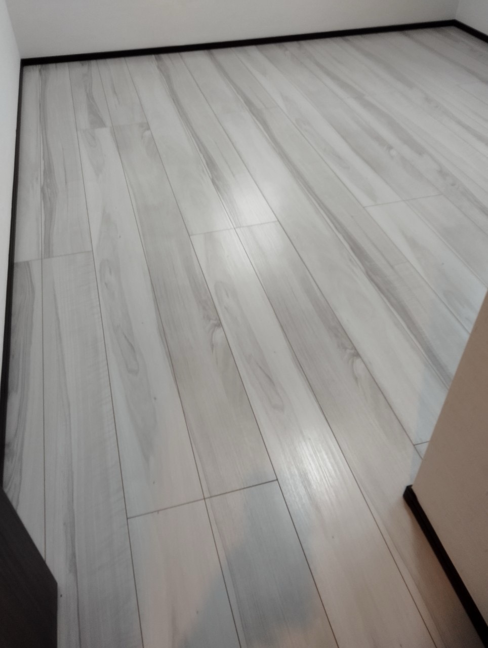 横浜市戸塚区にてフロアコーティング・各種コーティングの施工です。